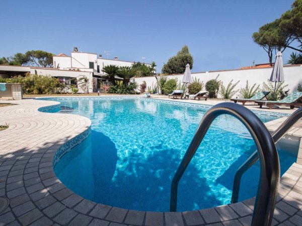 casa indipendente in vendita a Livorno in zona Montenero