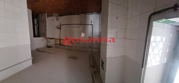 locale commerciale in vendita a Livorno