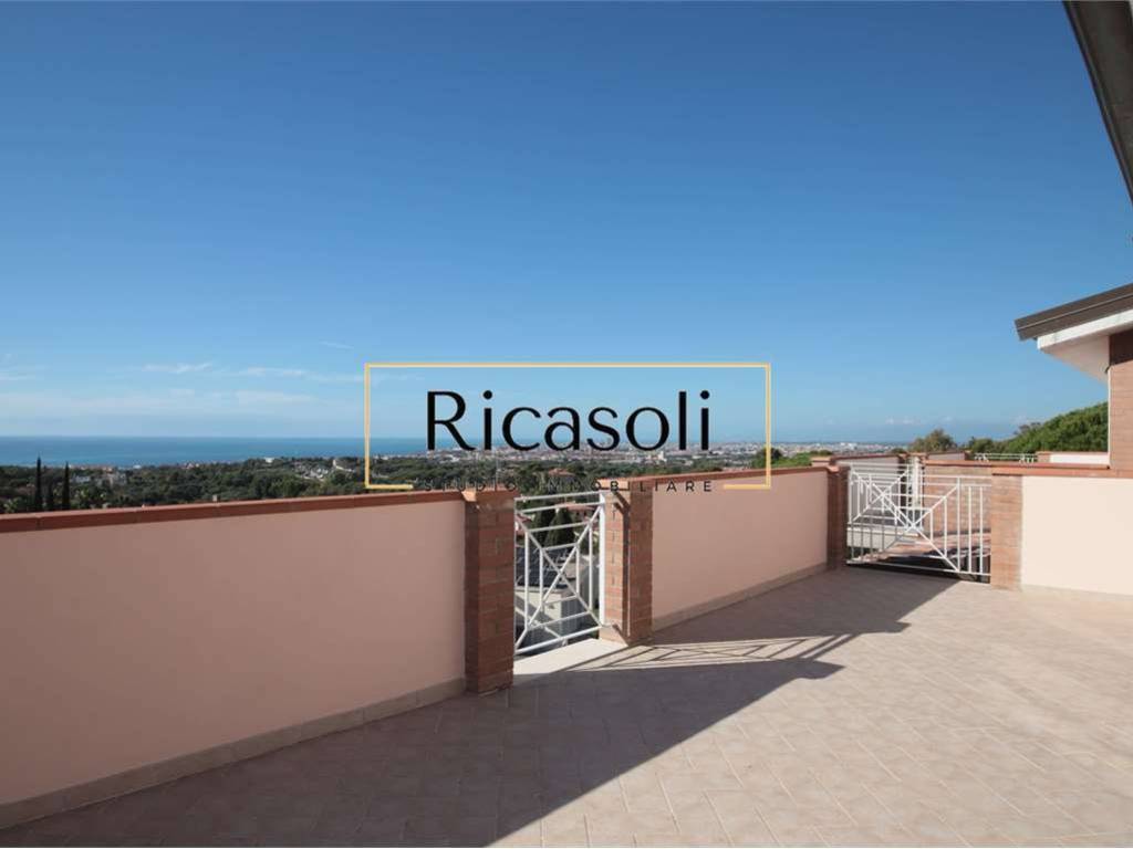 casa indipendente in vendita a Livorno in zona Montenero