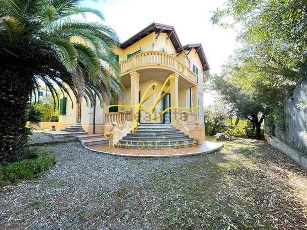 casa indipendente in vendita a Livorno in zona Quercianella