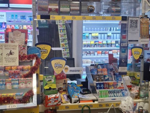 negozio in vendita a Livorno in zona Centro Città