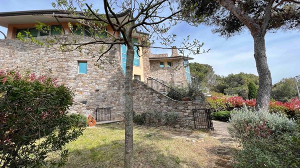 casa indipendente in vendita a Livorno in zona Quercianella