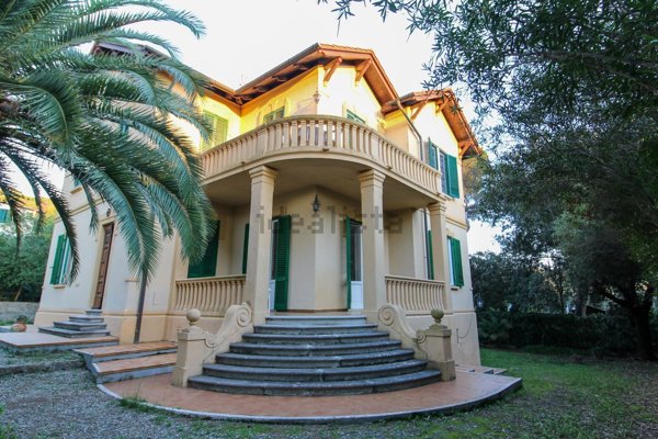 casa indipendente in vendita a Livorno in zona Quercianella