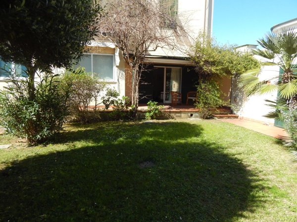 casa indipendente in vendita a Livorno in zona Lungomare