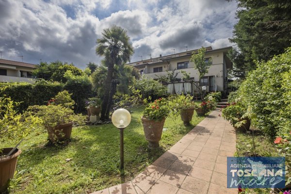 casa indipendente in vendita a Livorno in zona Montenero
