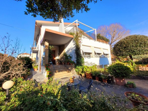casa indipendente in vendita a Livorno in zona Ardenza