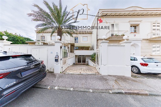 casa indipendente in vendita a Livorno in zona Antignano