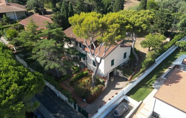casa indipendente in vendita a Livorno in zona Montenero