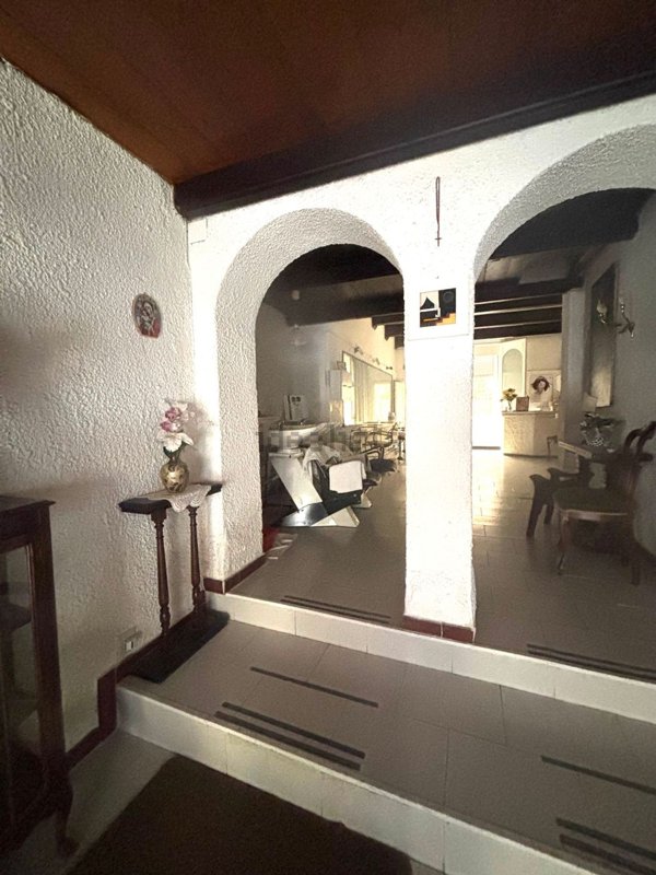 locale commerciale in vendita a Livorno in zona Centro Città