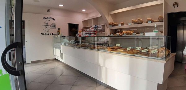 locale commerciale in vendita a Livorno