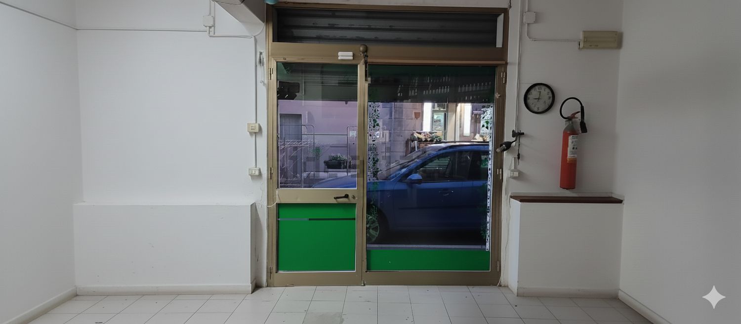 locale commerciale in vendita a Livorno
