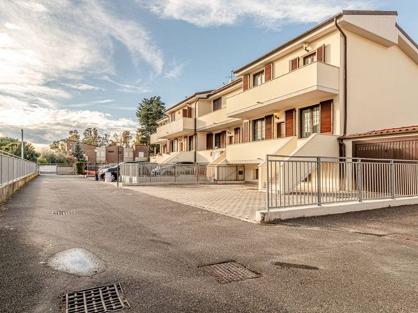 casa indipendente in vendita a Livorno in zona Collinaia