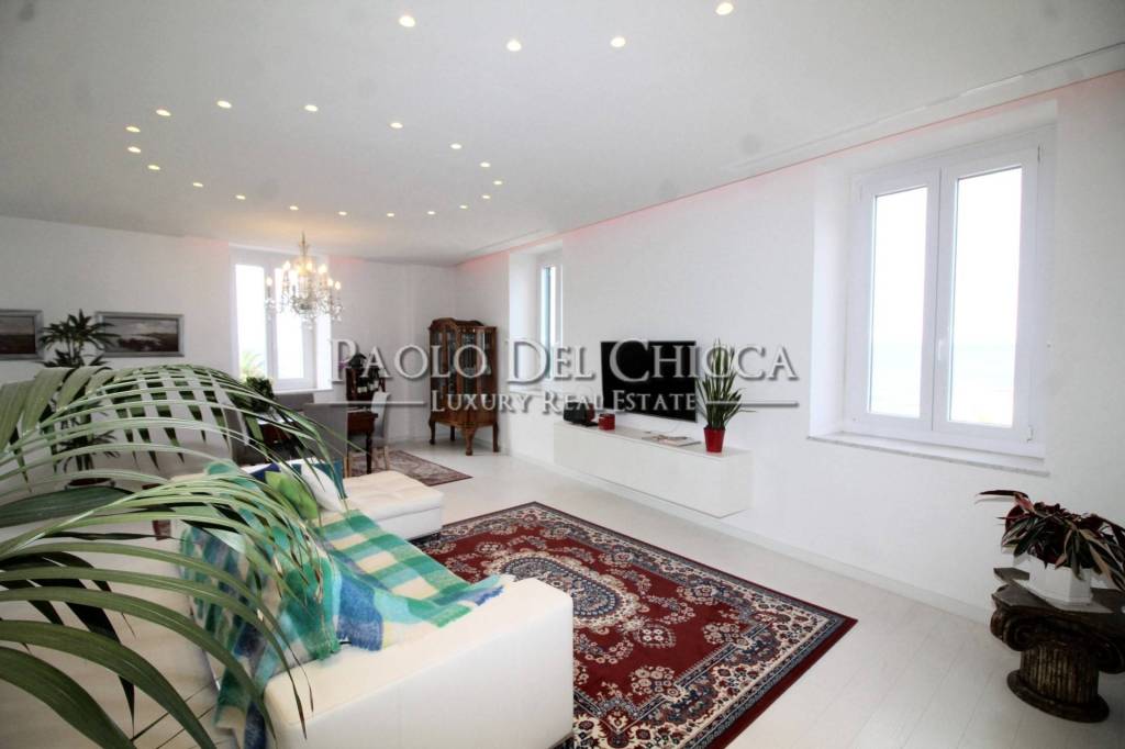 appartamento in vendita a Livorno in zona Antignano