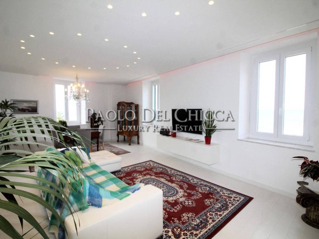 appartamento in vendita a Livorno in zona Montenero