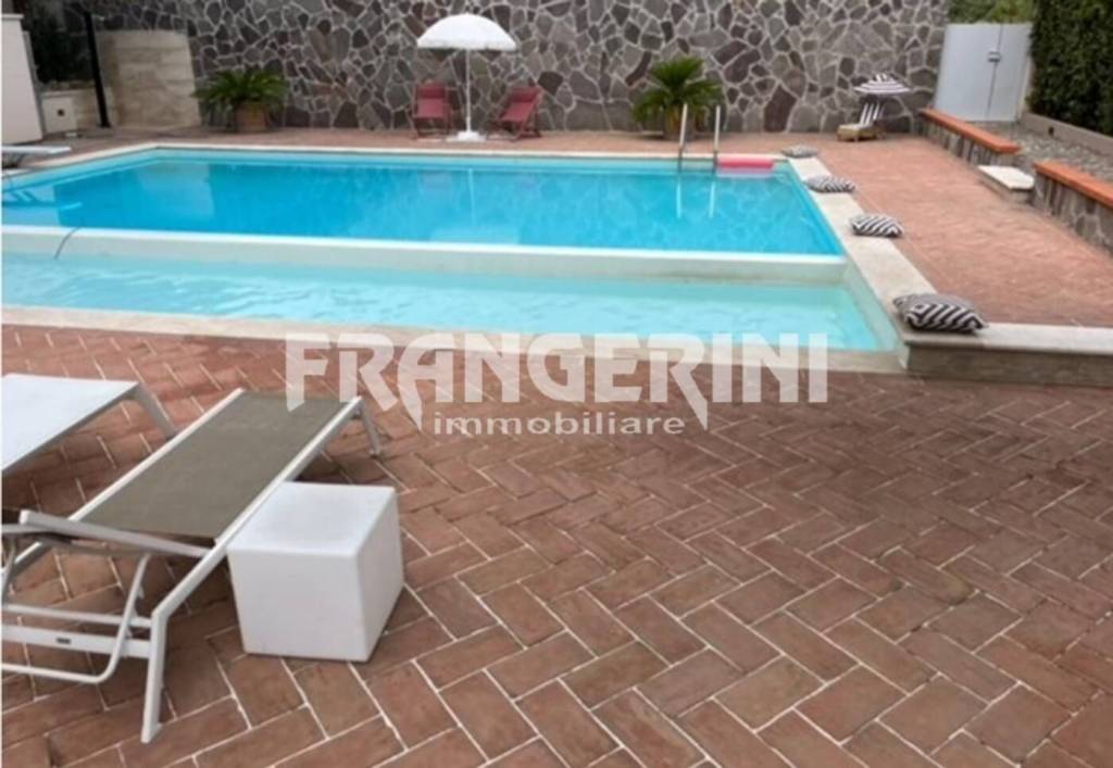 casa indipendente in vendita a Livorno in zona Montenero