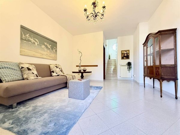 casa indipendente in vendita a Livorno in zona Limoncino