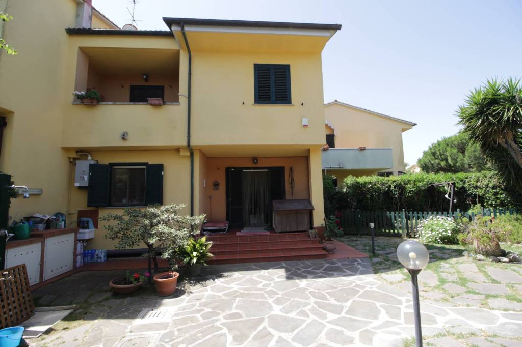casa indipendente in vendita a Livorno in zona Montenero