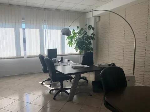 locale commerciale in vendita a Livorno