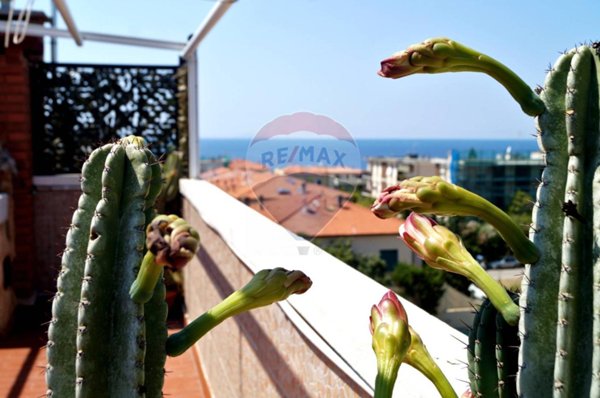 appartamento in vendita a Livorno in zona Antignano