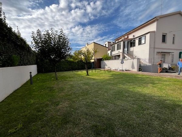 casa indipendente in vendita a Livorno in zona Montenero