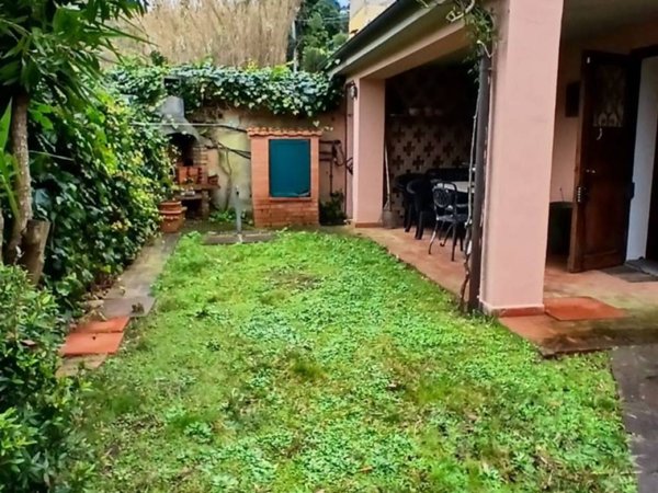 casa indipendente in vendita a Livorno in zona Montenero