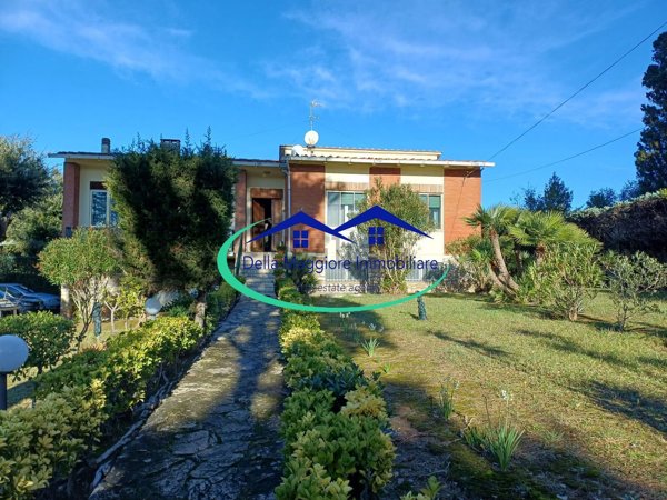 casa indipendente in vendita a Livorno in zona Montenero