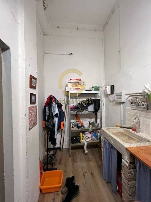 locale commerciale in vendita a Livorno