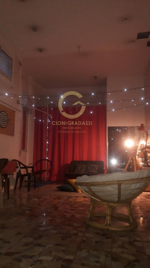 locale commerciale in vendita a Livorno