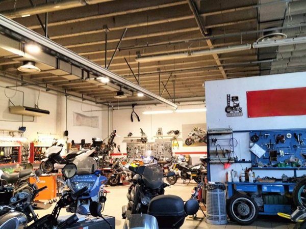 locale commerciale in vendita a Livorno