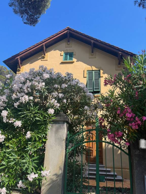 casa indipendente in vendita a Livorno in zona Quercianella