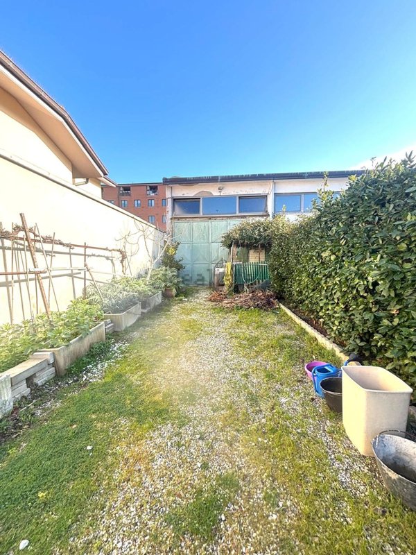 locale di sgombero in vendita a Livorno