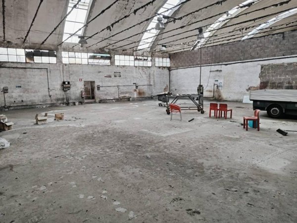 capannone in vendita a Livorno