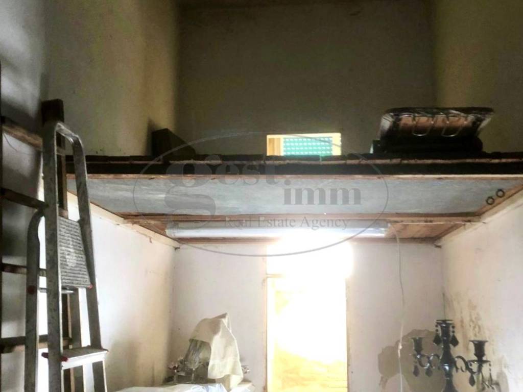 locale commerciale in vendita a Livorno