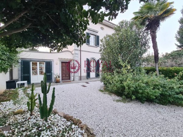 casa indipendente in vendita a Livorno in zona Montenero