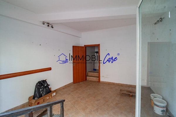 locale commerciale in vendita a Livorno in zona Centro Città