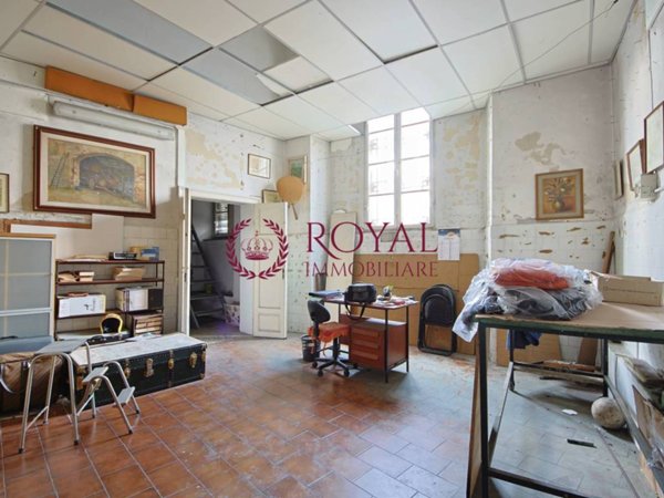 locale commerciale in vendita a Livorno