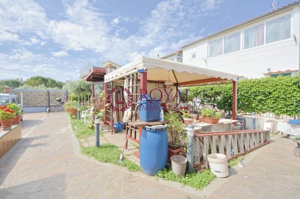 casa indipendente in vendita a Livorno in zona Montenero