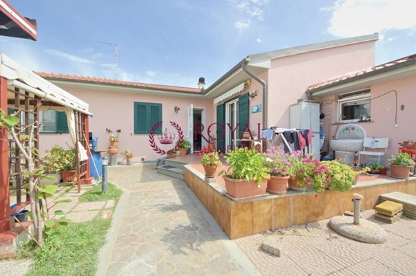 casa indipendente in vendita a Livorno in zona Montenero