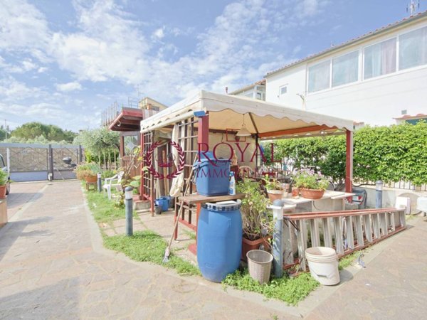 casa indipendente in vendita a Livorno in zona Montenero