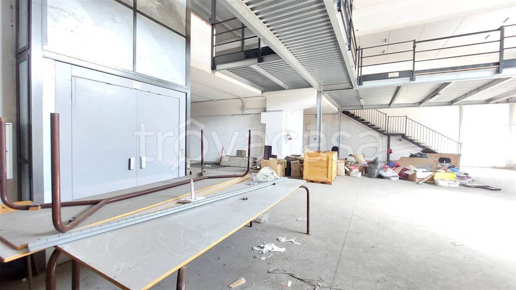 locale commerciale in vendita a Livorno