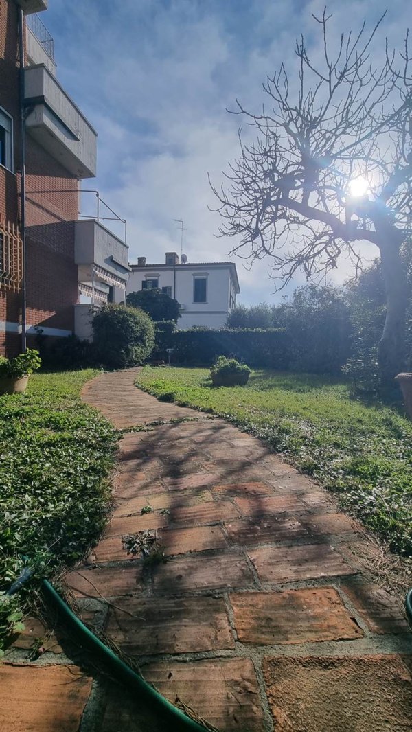 appartamento in vendita a Livorno in zona Antignano