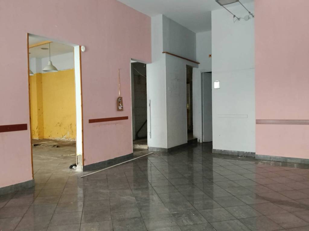 negozio in vendita a Livorno in zona Centro Città