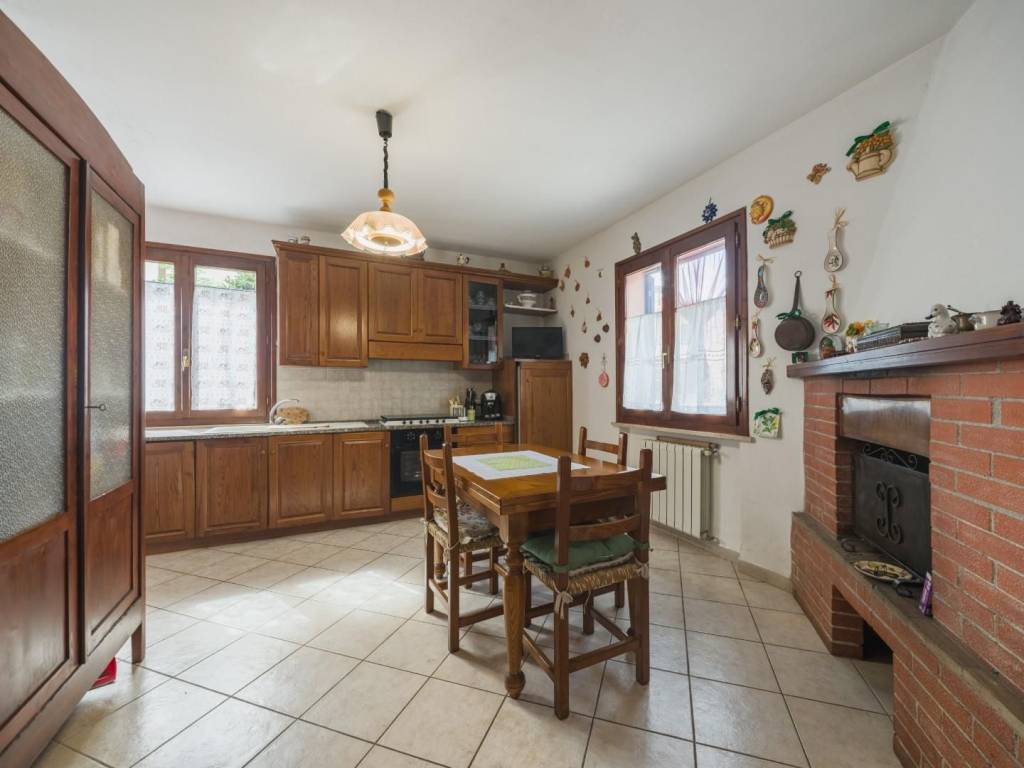 casa indipendente in vendita a Livorno in zona Montenero