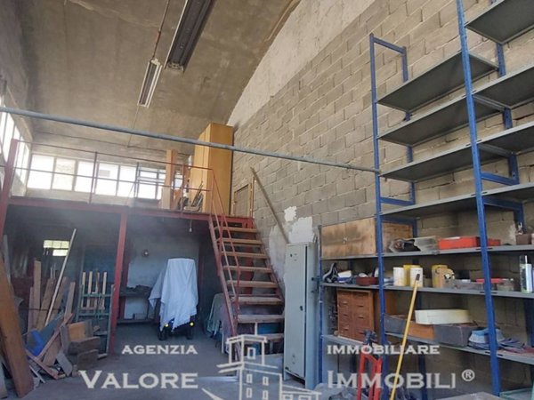locale commerciale in vendita a Livorno