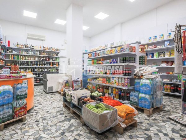 negozio in vendita a Livorno in zona Centro Città