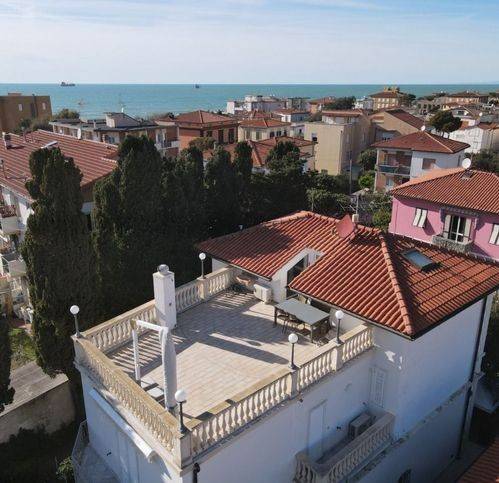 casa indipendente in vendita a Livorno in zona Montenero