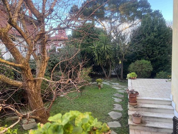 casa indipendente in vendita a Livorno in zona Montenero