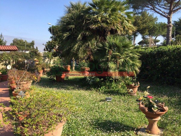 casa indipendente in vendita a Livorno in zona Montenero
