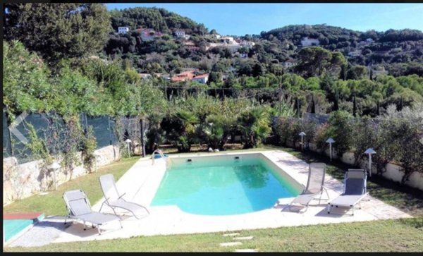 casa indipendente in vendita a Livorno in zona Montenero