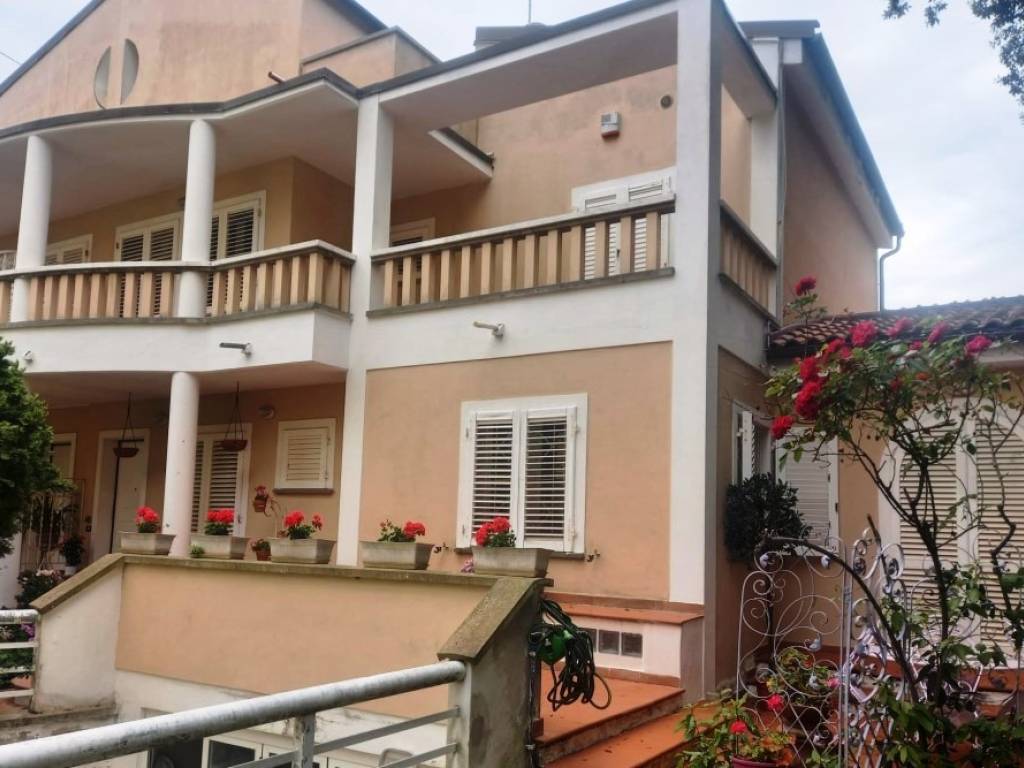 casa indipendente in vendita a Livorno in zona Lungomare